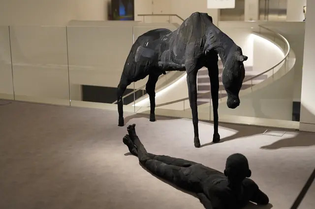 Skulptur im Hauptraum.